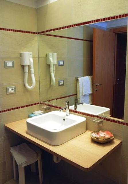 Hotel Capitol San Mauro Mare Quarto foto